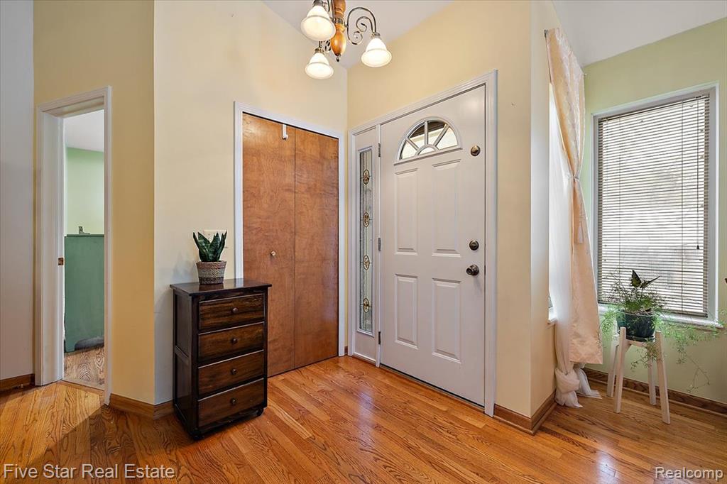 6586 Pontiac Lake Road, 1, Waterford, MI 48327 — Photo 10