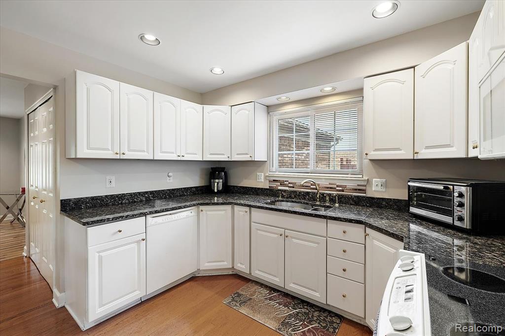 39573 Schroeder Drive, Clinton Twp, MI 48038 — Photo 21