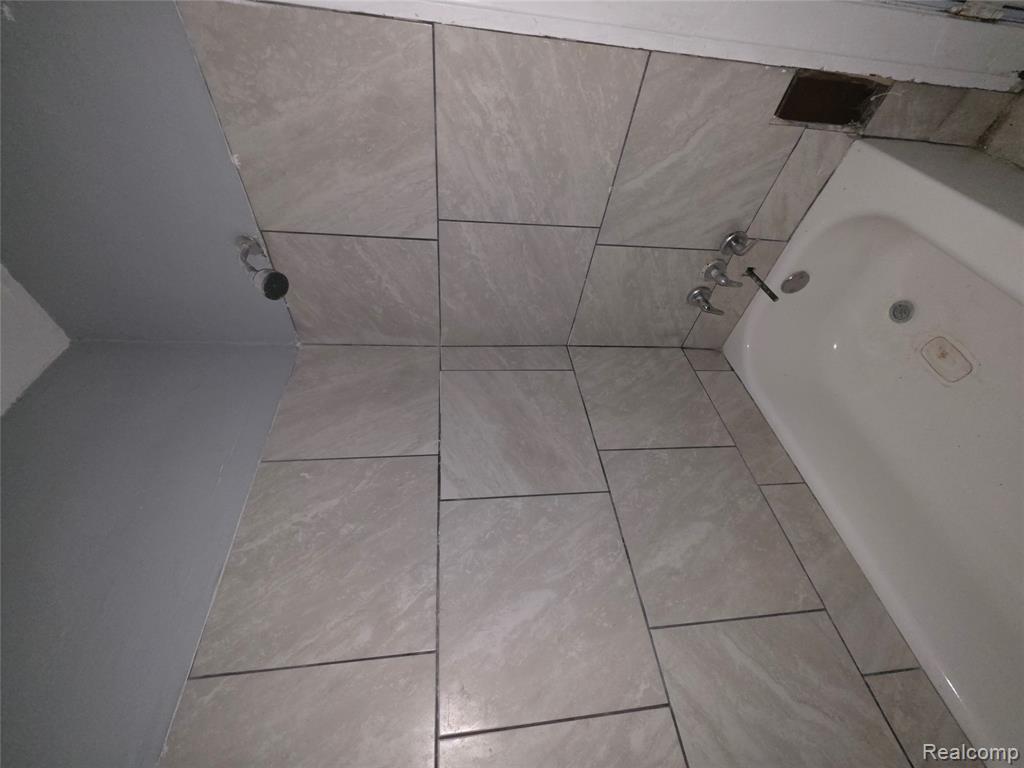 3439 Cadillac Boulevard, Detroit, MI 48214 — Photo 21