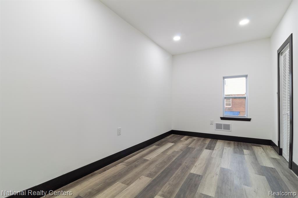 19178 SHERWOOD Street, Detroit, MI 48234 — Photo 16