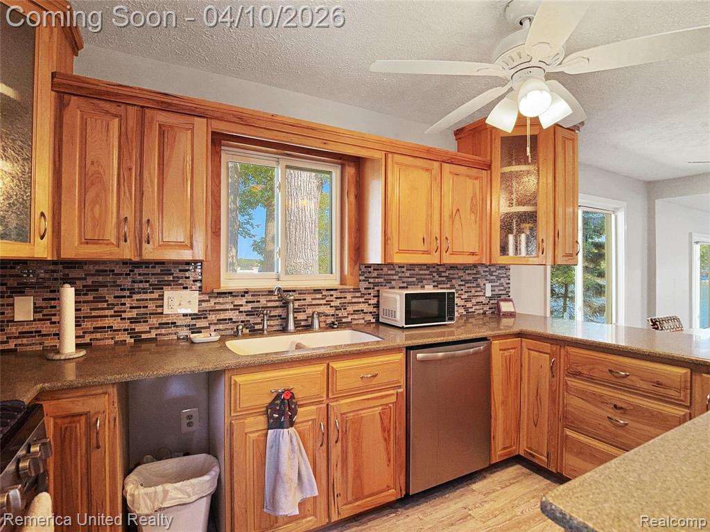 16431 Oak Hill Drive, Fenton, MI 48430 — Photo 11
