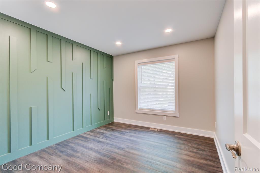 530 W HAZELHURST Street, Ferndale, MI 48220 — Photo 23