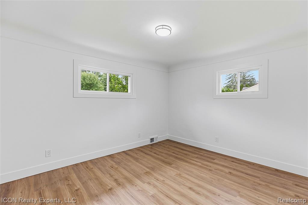 4901 Robert Street, Shelby Twp, MI 48316 — Photo 14