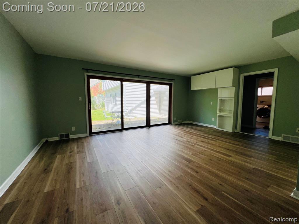 747 JAMAICA Drive, Troy, MI 48083 — Photo 4