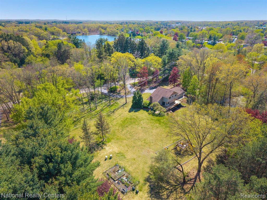 825 E WARDLOW Road, Highland, MI 48356 — Photo 48