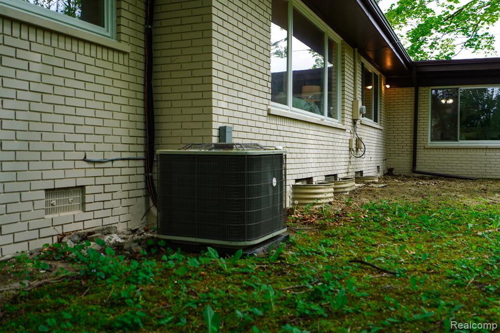 19041 Bungalow Drive, Lathrup Village, MI 48076 — Photo 87