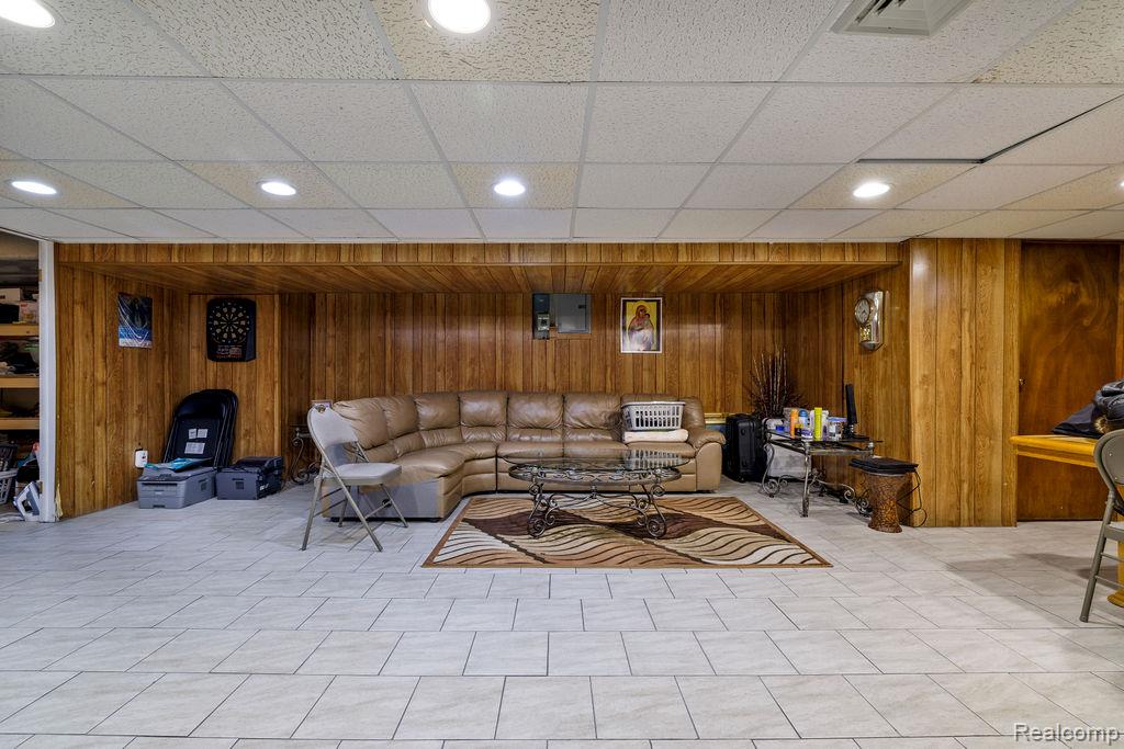 4908 Kadena Court, Sterling Heights, MI 48310 — Photo 33
