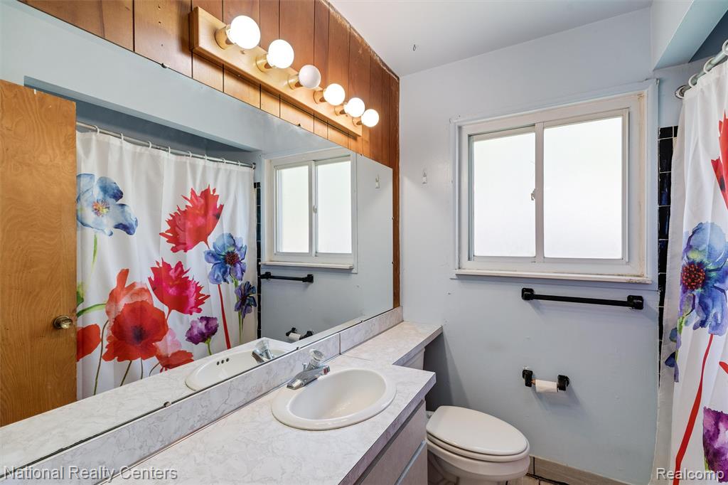 822 Bernie Lane, Madison Heights, MI 48071 — Photo 15