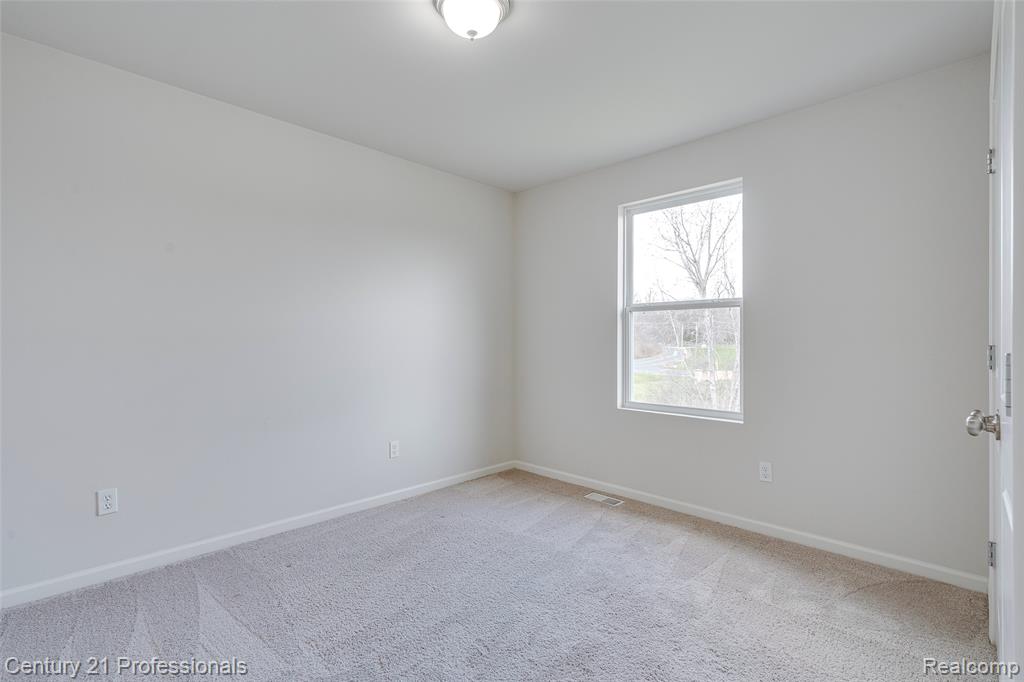 1666 Golfview Drive, Ypsilanti, MI 48198 — Photo 31