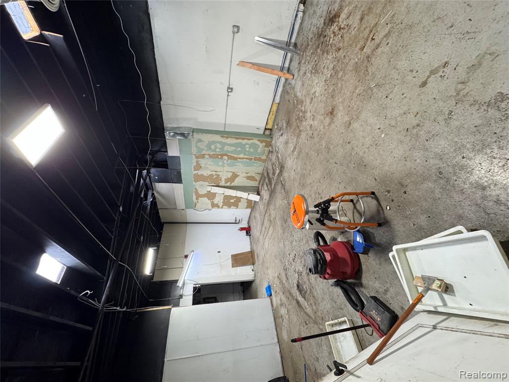 8626 Michigan Avenue, Dearborn, MI, 48210