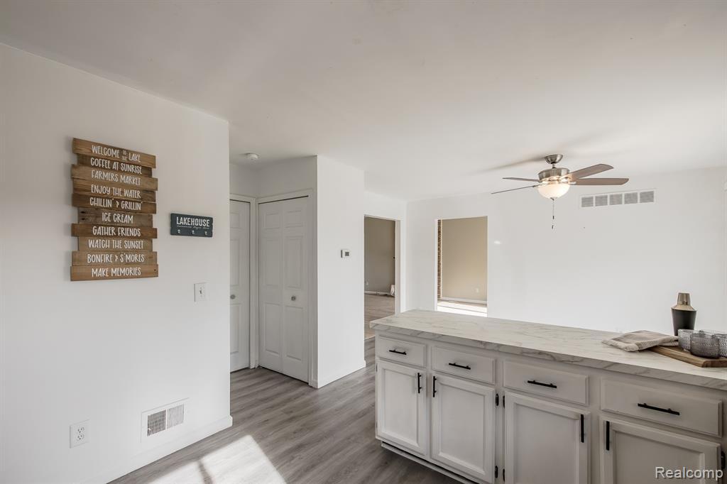 4851 Shoreline Boulevard, Waterford, MI 48329 — Photo 6