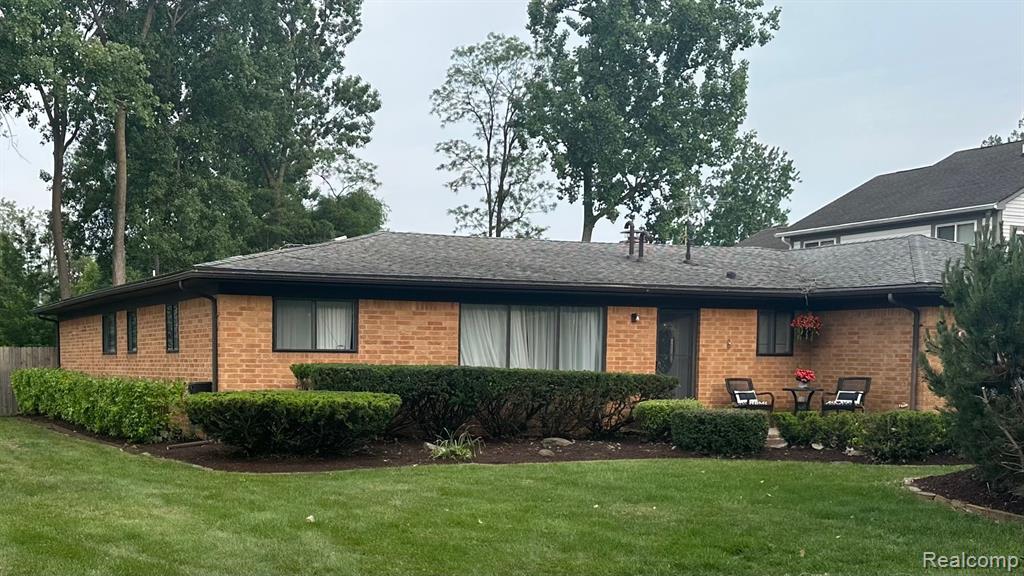 1075 Lalond Avenue, Waterford, MI 48327