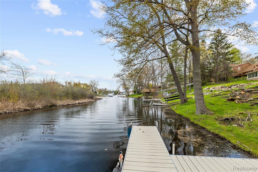 235 INDIANWOOD Road, Lake Orion, MI 48362 — Photo 29