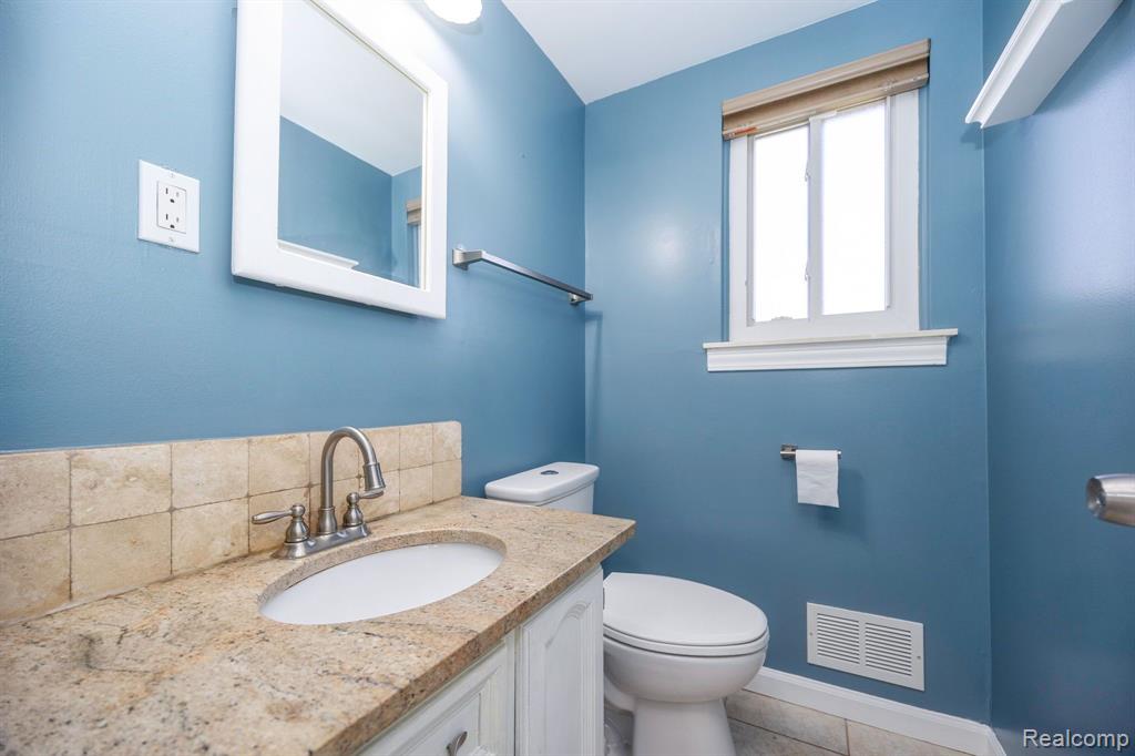 9722 BLAUVELT Drive, Grosse Ile, MI 48138 — Photo 24
