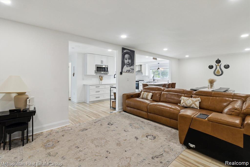 5242 Cedarhurst Drive, West Bloomfield, MI — Photo 3