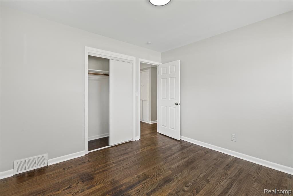 33091 Barton Street, Garden City, MI — Photo 13