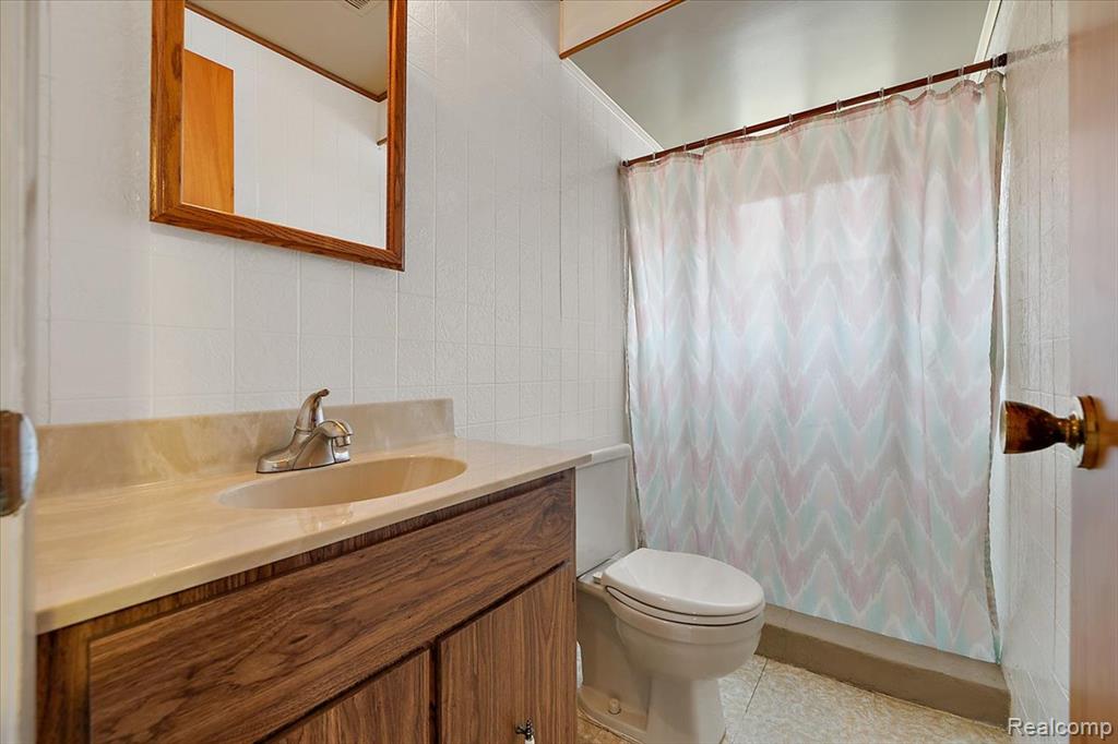 4215 Lexington Drive, Trenton, MI 48183 — Photo 17