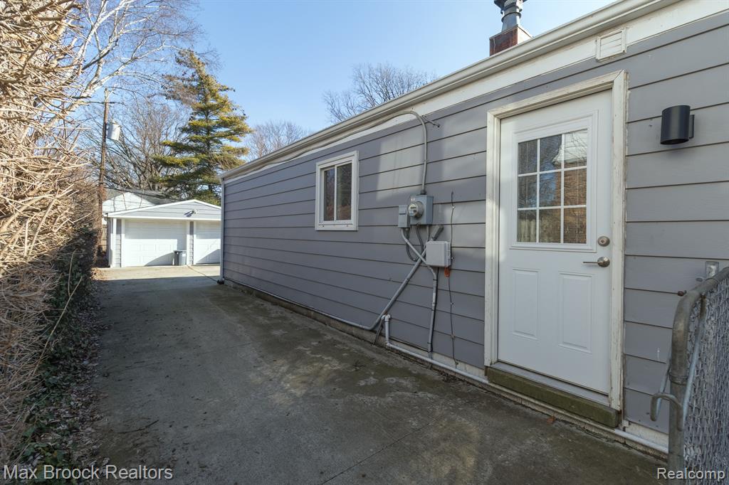 501 S Edgeworth Avenue, Royal Oak, MI 48067 — Photo 37