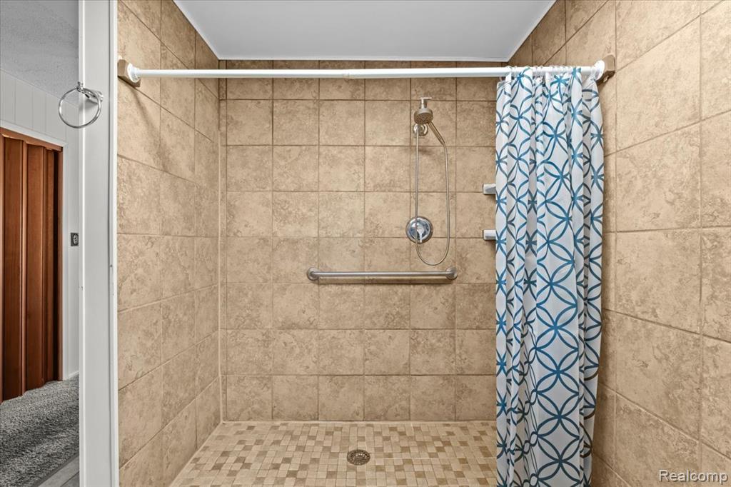 2795 N Burkhart Road, Howell, MI 48855 — Photo 17