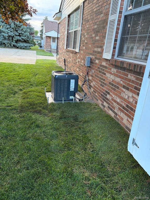 401 Doremus S Doremus Lane W, 10, Saint Clair Shores, MI 48080 — Photo 5