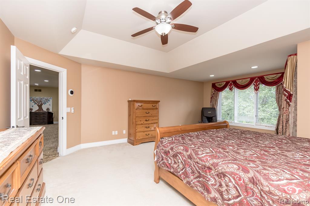 18090 Peninsula Way, Northville, MI 48168 — Photo 55