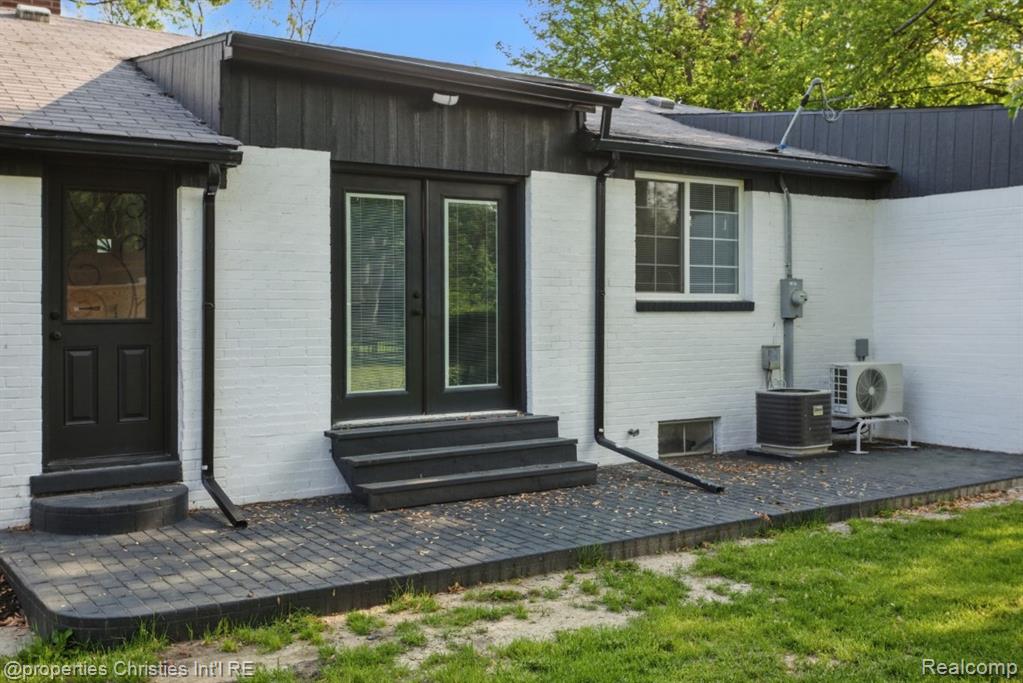 18051 Locherbie Avenue, Beverly Hills, MI 48025 — Photo 35