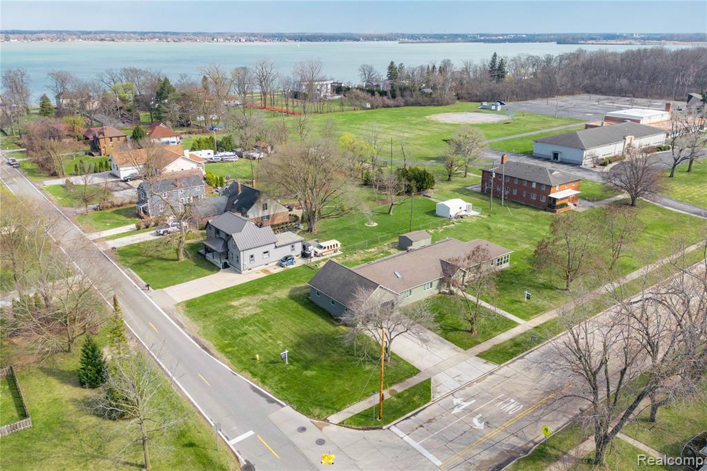 21527 Parke Lane, Grosse Ile, MI 48138 — Photo 42