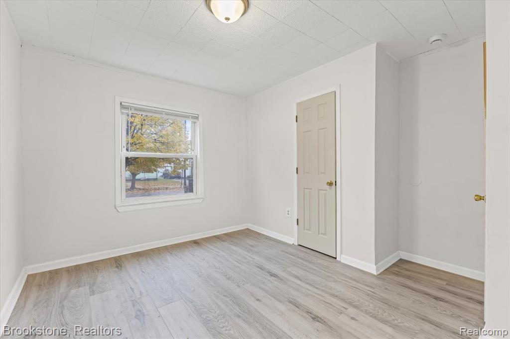 587 Nevada Avenue, Pontiac, MI 48341 — Photo 12