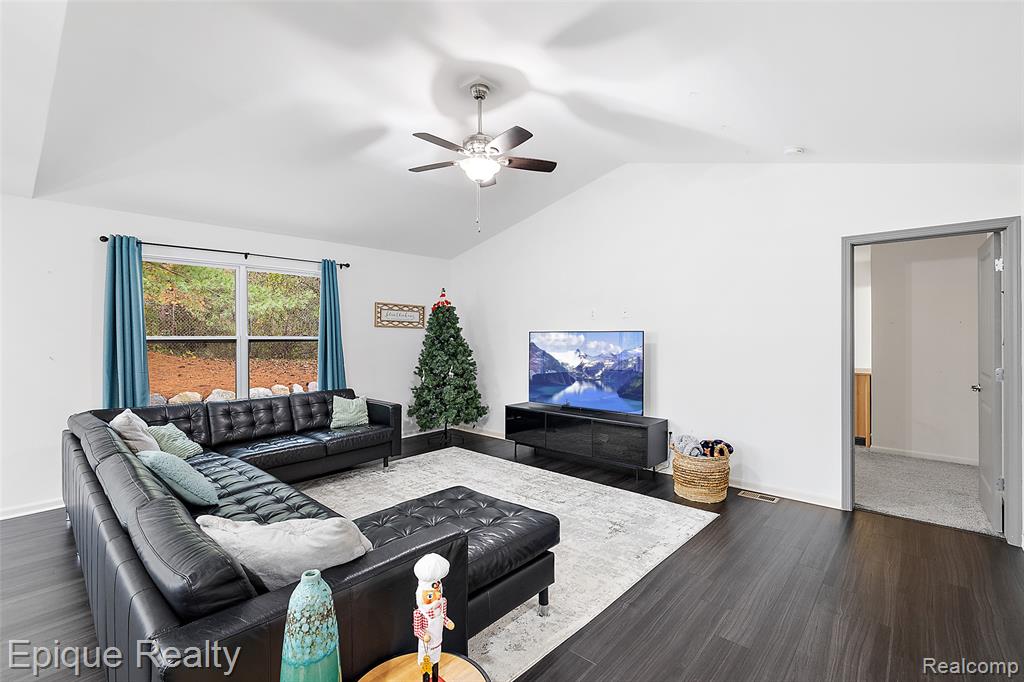 86 Crosbie, Lake Orion, MI 48362 — Photo 12