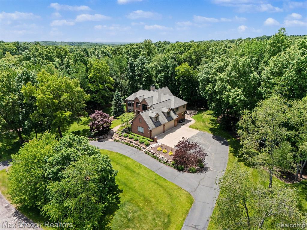 1300 Oak Hollow Drive, Milford, MI 48380 — Photo 54
