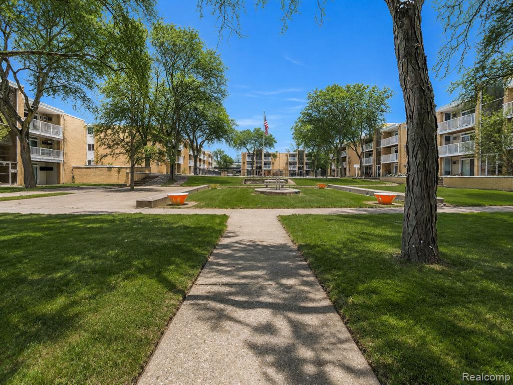 4905 Crooks A2 Road, Royal Oak, MI 48073 — Photo 22