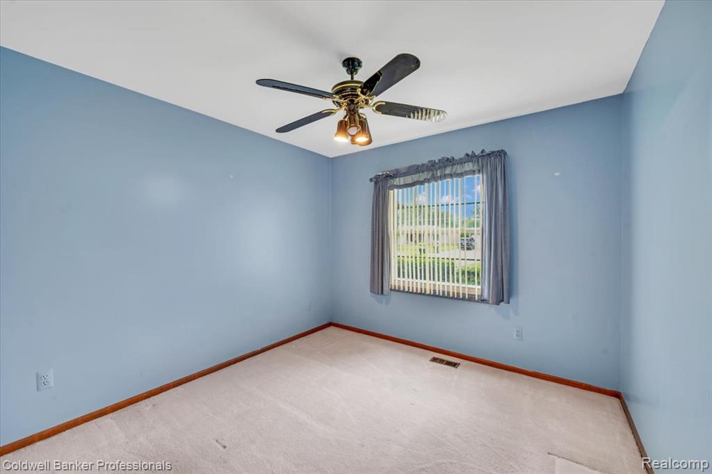 5015 Fox Hill Drive, Sterling Heights, MI 48310 — Photo 19
