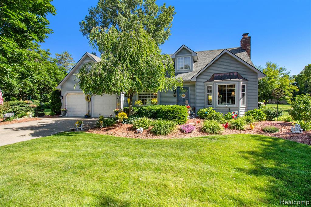 5664 CHESTNUT HILL Drive, Clarkston, MI — front exterior