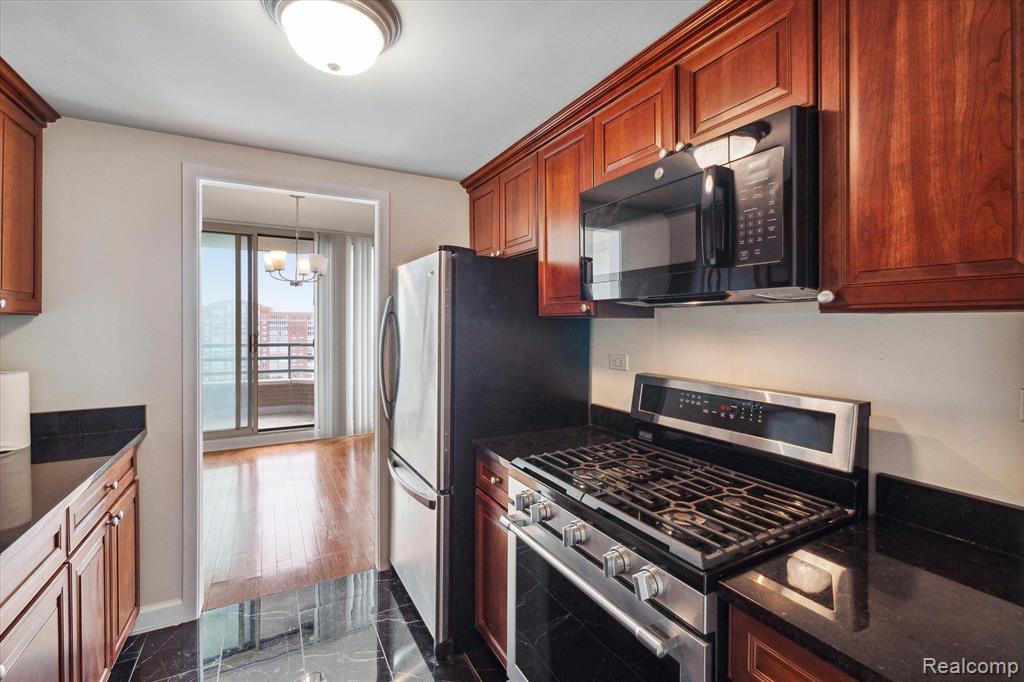 3320 SPINNAKER Lane, 74-14C, Detroit, MI 48207 — Photo 18