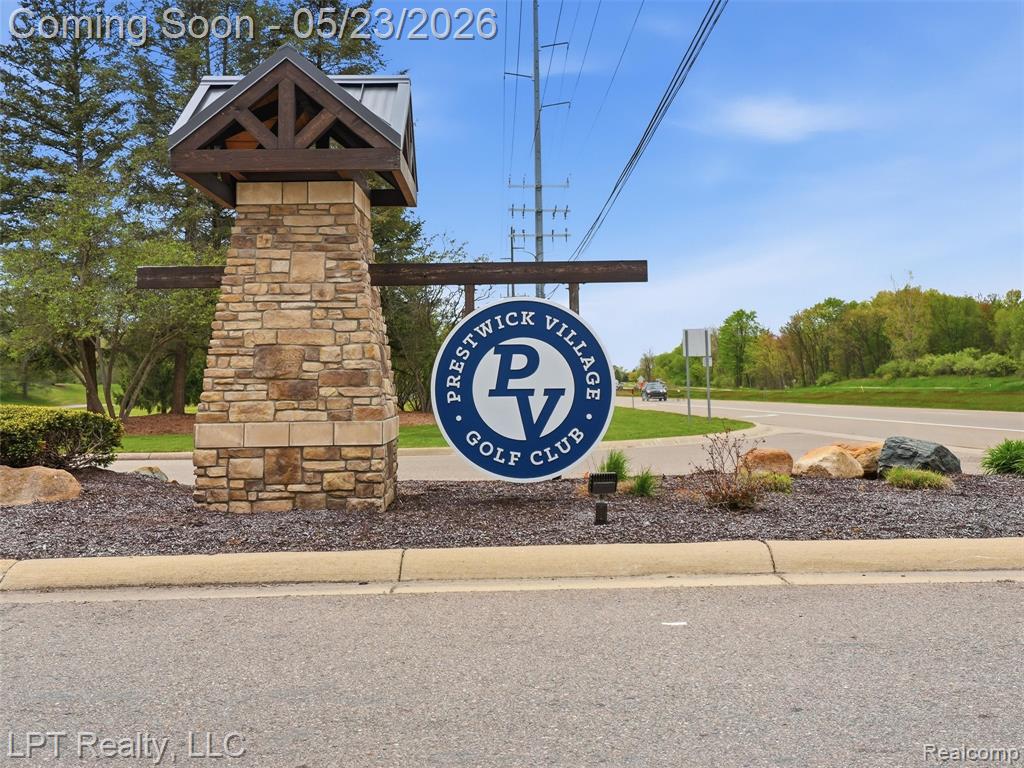 860 Troon, Highland, MI — Photo 2