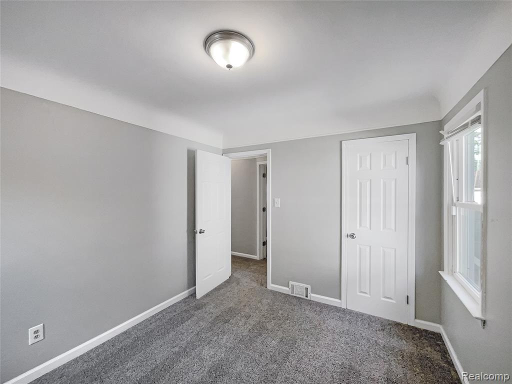 18067 Rosetta Avenue, Eastpointe, MI 48021 — Photo 5