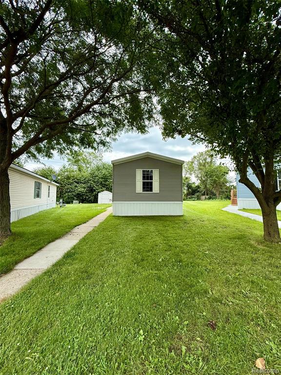 258 Diamond Circle, Whitmore Lake, MI 48189