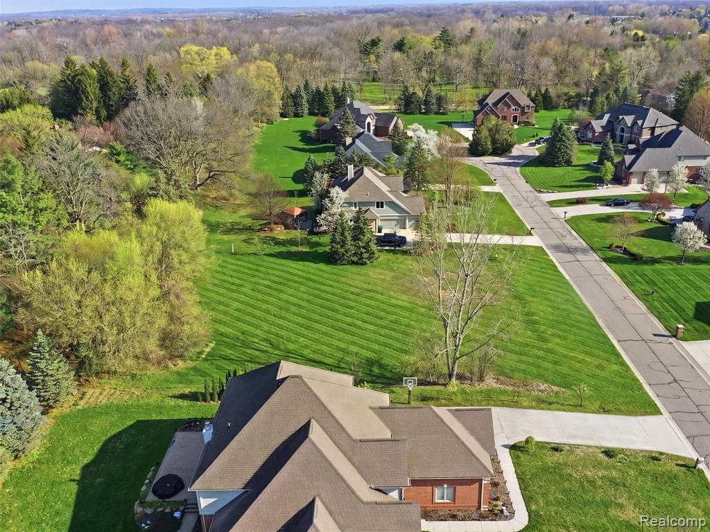 4672 Woodland Hills Drive, Rochester, MI 48306 — Photo 13
