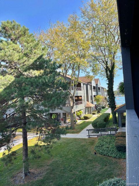 2465 Riverside Drive, 212, Trenton, MI 48183 — Photo 4