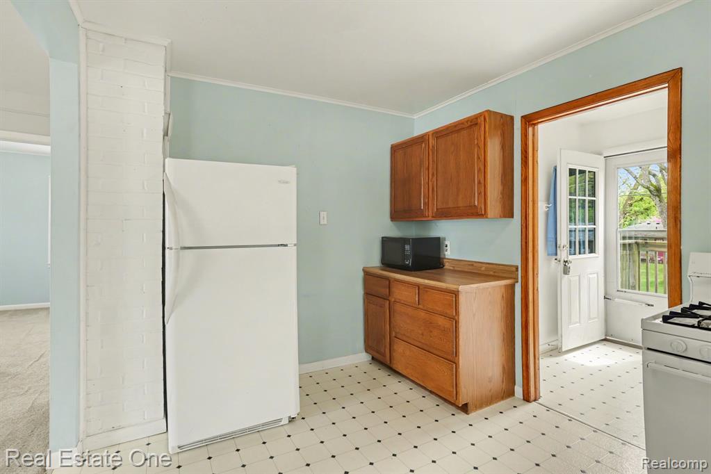 206 Steadfield Street, Commerce Twp, MI 48382 — Photo 9