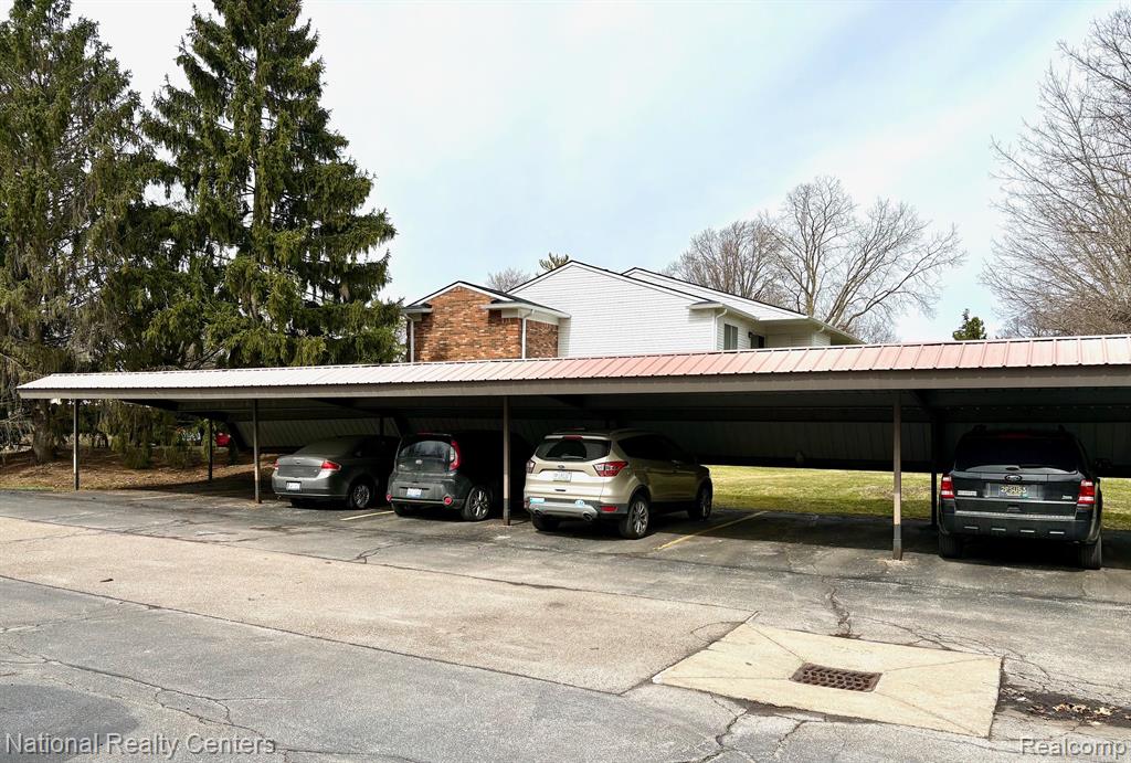 42499 PLYMOUTH HOLLOW Drive, 32, Plymouth, MI 48170 — Photo 23