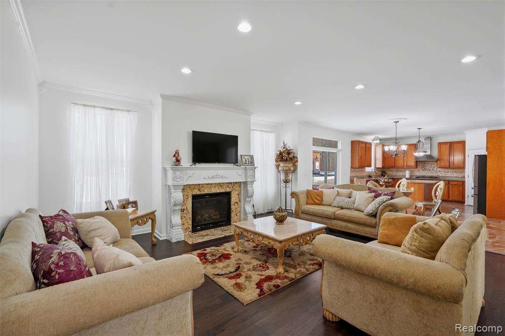 42575 Silverwood Drive, Sterling Heights, MI 48314 — Photo 8