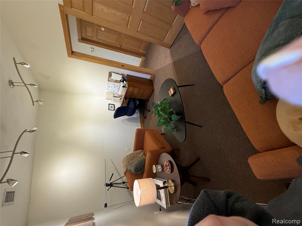 5619 HIGHLAND Road, Waterford, MI 48327 — Photo 10