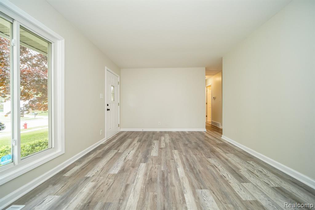 598 COVINGTON Street, South Lyon, MI 48178 — Photo 29