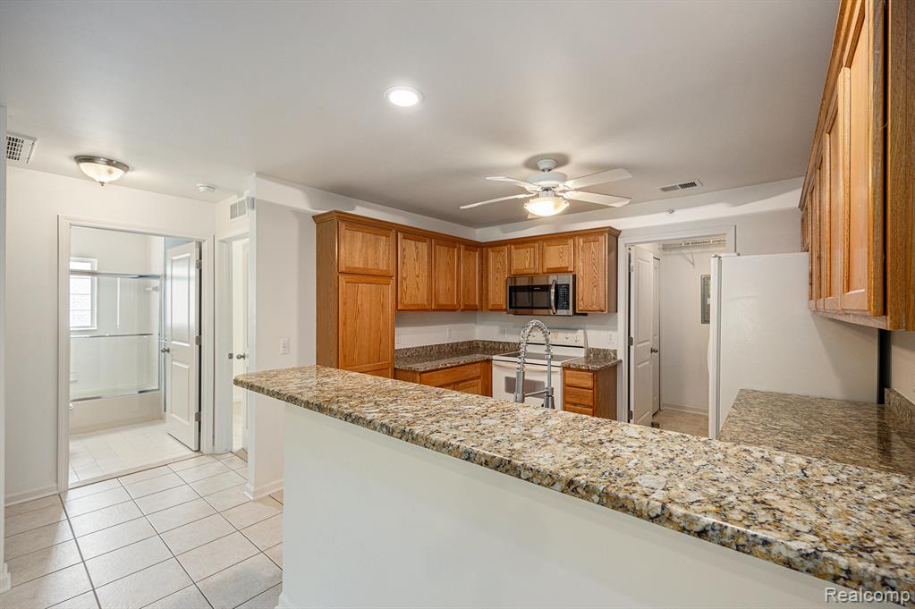6769 Boulder Pointe Drive, Washington, MI — Photo 11