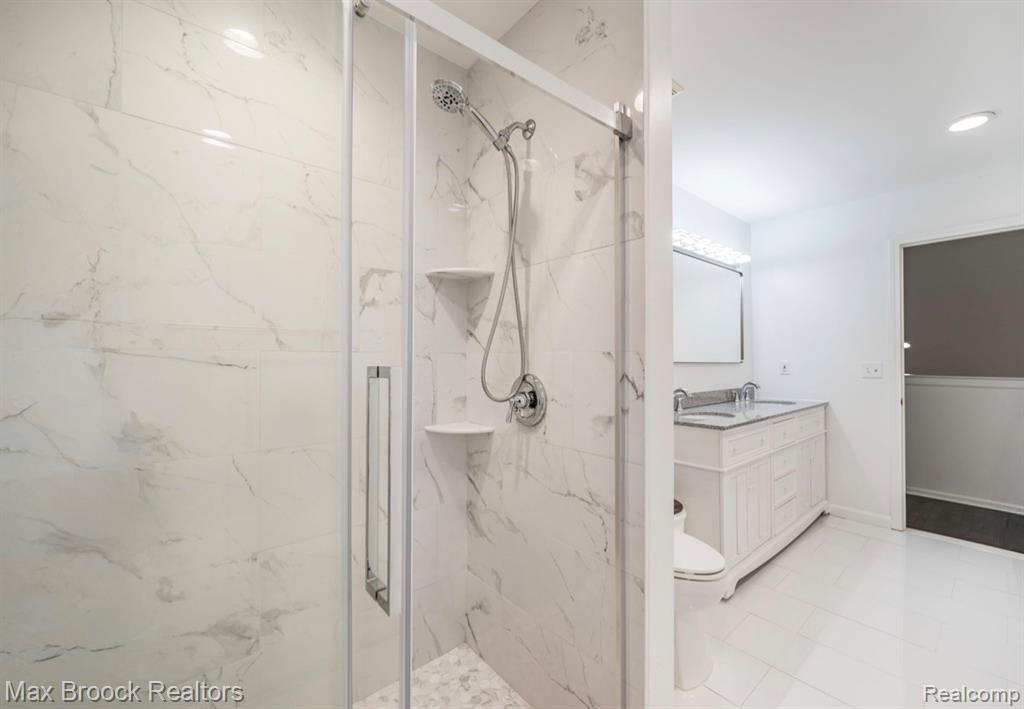 4344 Gateway Circle, West Bloomfield, MI — Photo 28
