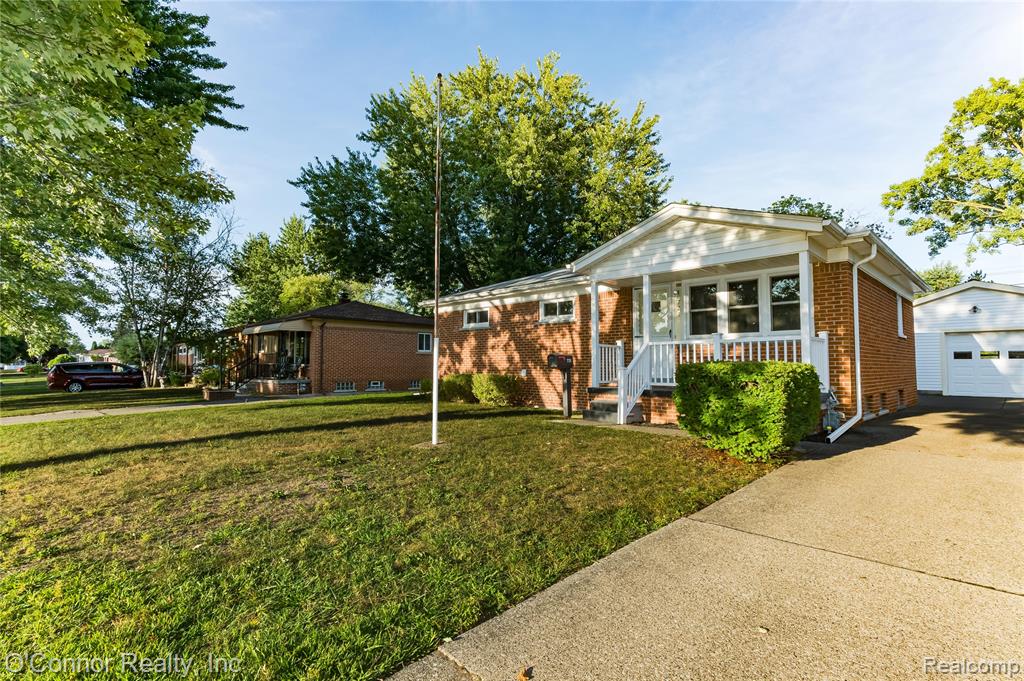 721 Carolina Avenue, Marysville, MI 48040