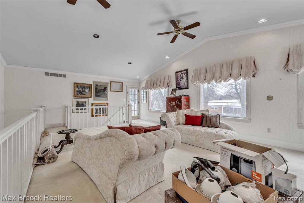 23009 Maple Avenue, Farmington, MI 48336 — Photo 32