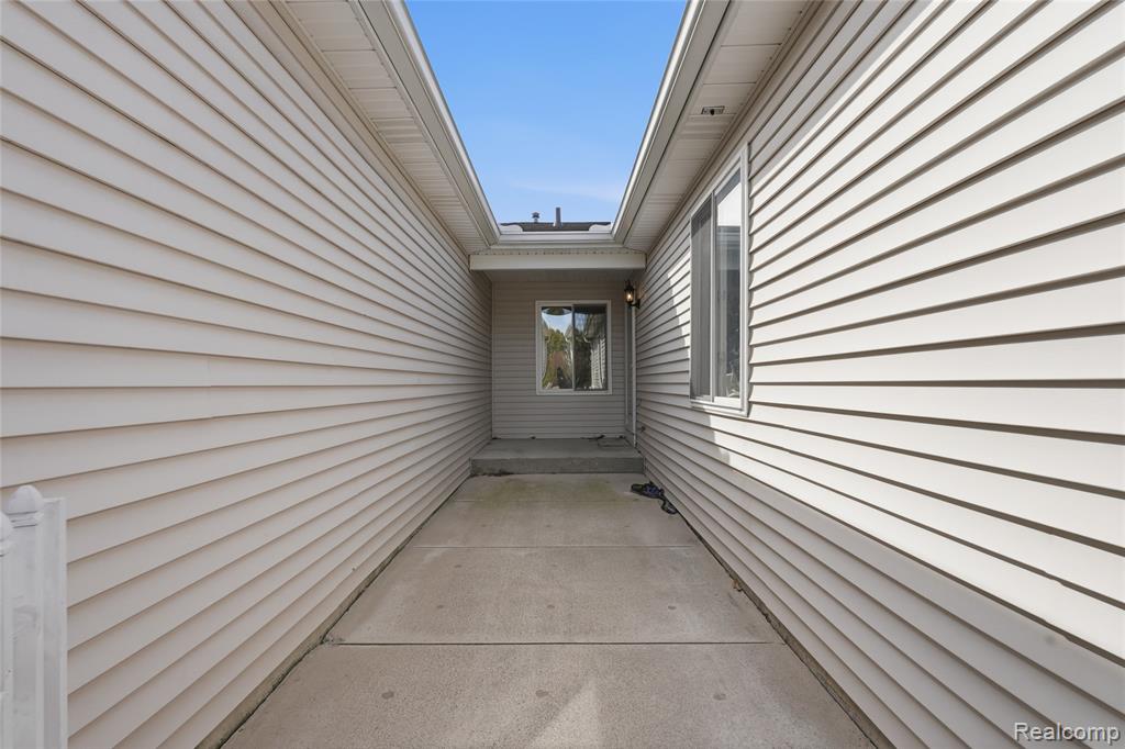 802 Crystal Lane, Marysville, MI 48040 — Photo 24