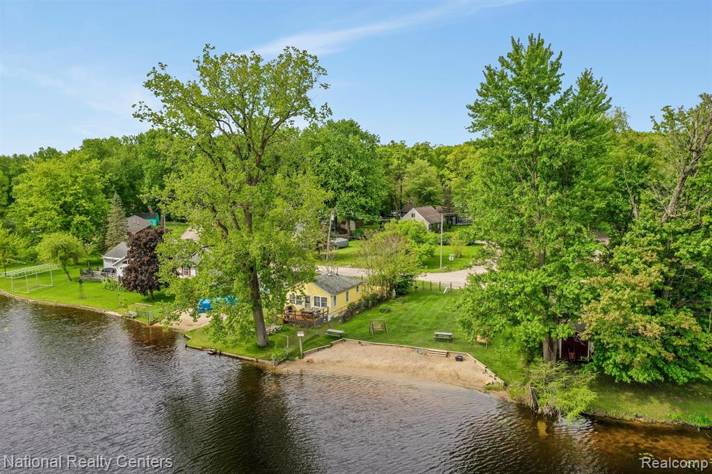 330 BEACHWAY Street, Whitmore Lake, MI 48189 — Photo 2